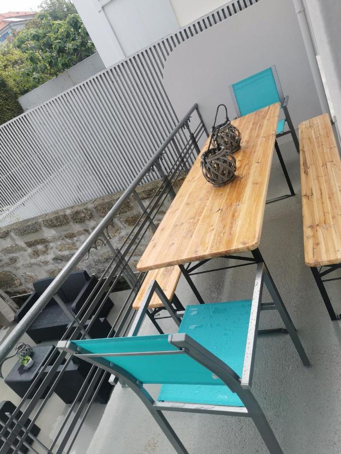 Mesa de refeições no terraço